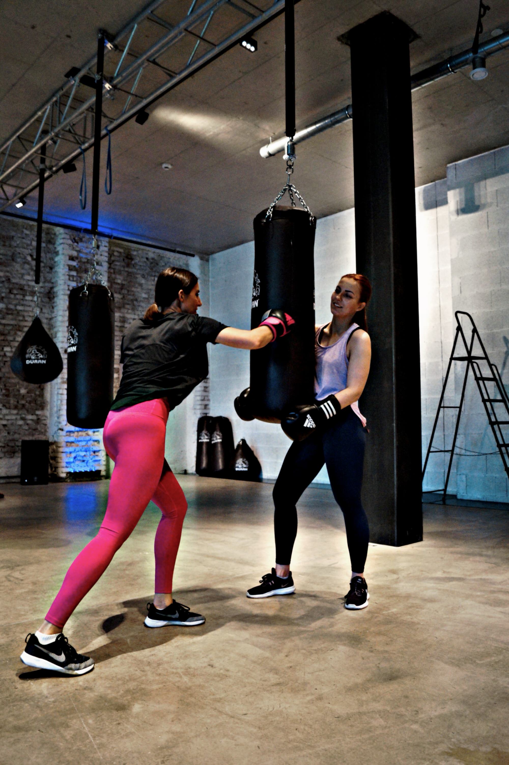 Zwei Teilnehmerinnen beim Box Fit Training